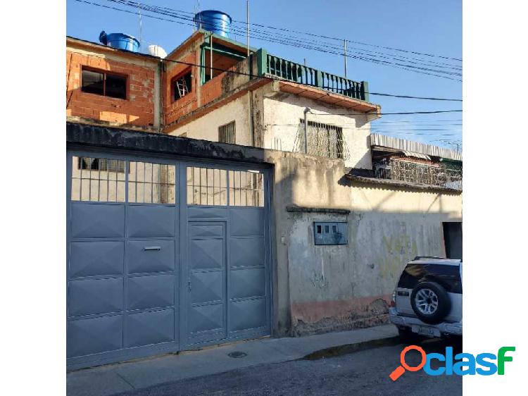 Casa en Venta Trifamiliar de Tres Plantas en Baruta.