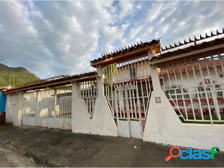 Casa en Venta, Urb. El Castaño, Maracay.