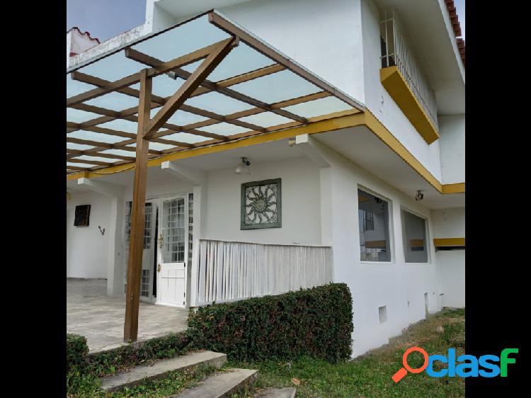 Casa en Venta en CUMBRES DE CURUMO 840M2 4H+2S2.5B+1S4P/