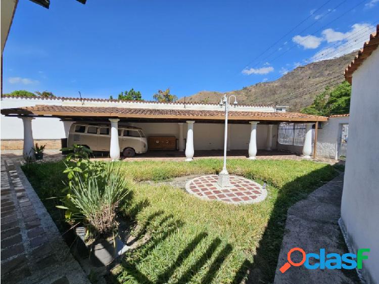 Casa en Venta en la Urb. La Floresta, Zona Norte de Maracay.