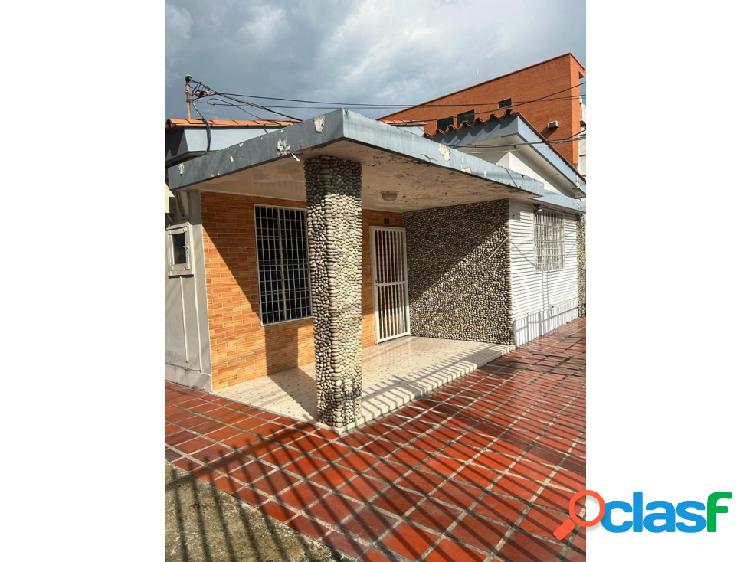 Casa en Venta/Alquiler de Uso Comercial en la Av. Univ. de