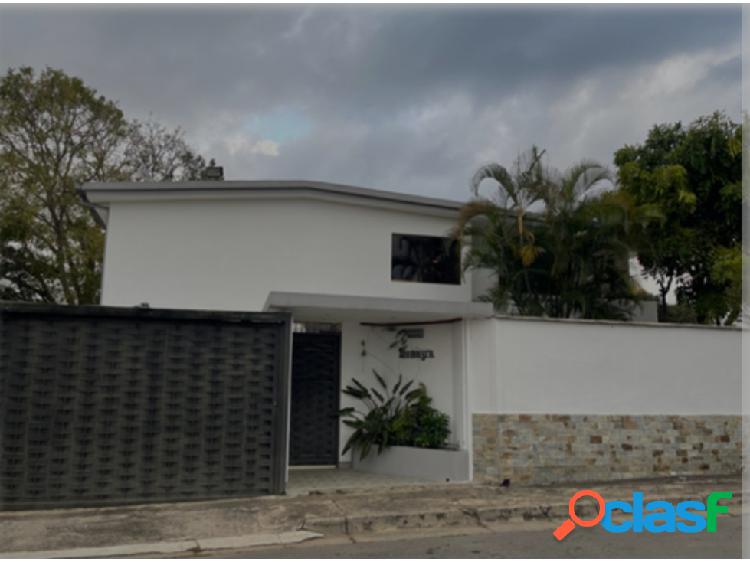 Casa en venta 583 m² Cumbres de Curumo