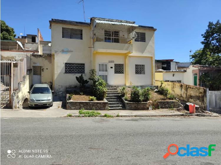 Casa en venta a remodelar en Las Acacias