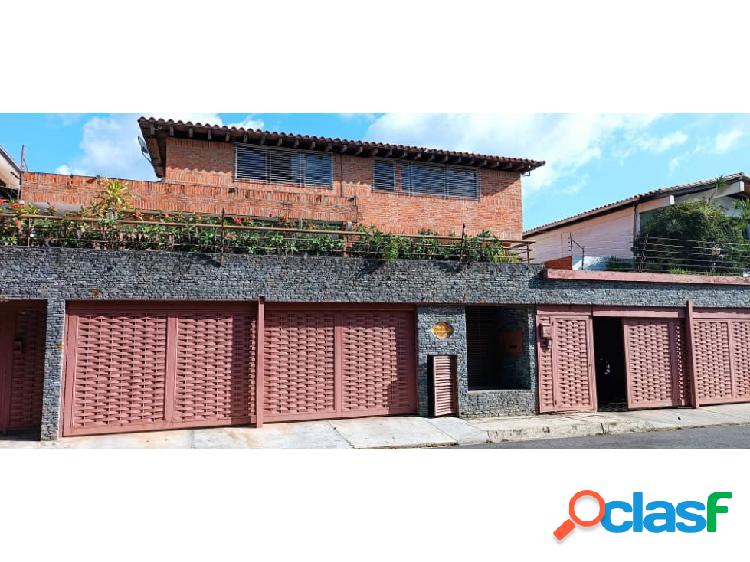 Casa en venta de 710m2 multifamiliar Cumbres de Curumo