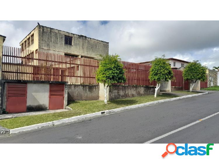 Casa en venta de 803 m2 Urb. Los Picachos Los Teques