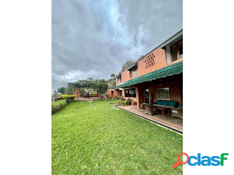 Casa en venta en Alto Hatillo 5H+3S/ 8B/ 4P