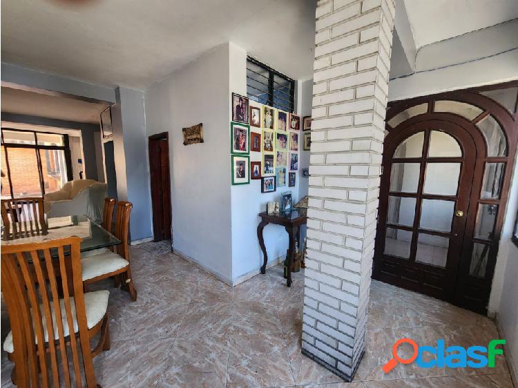 Casa en venta en Catia (potencial para comercios)