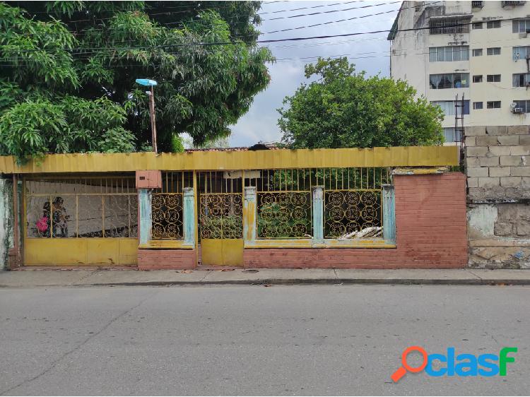 Casa/Terreno en el centro de maracay