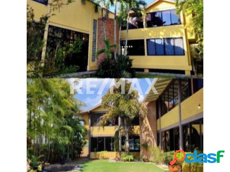 Conjunto Residencial de 2 Casas-Chalets en la Urb Miranda