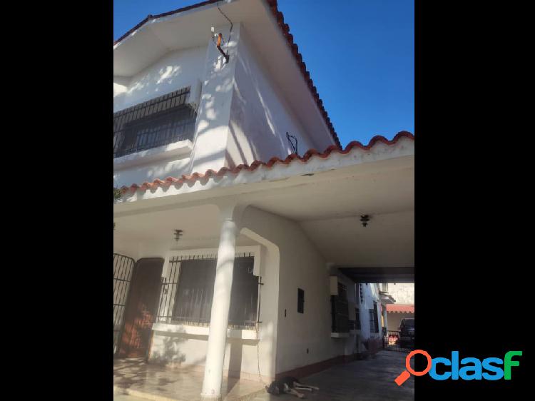 EN VENTA CASA EN LA URB LAS CHIMENEAS VALENCIA D07-07