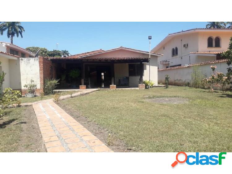 EN VENTA CASA URBANIZACIÓN GUAPARO VALENCIA