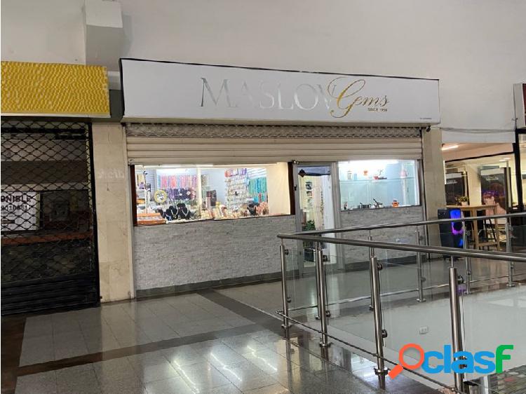 EN VENTA Local de 210m2 de 3 niveles en Plaza Las Americas,