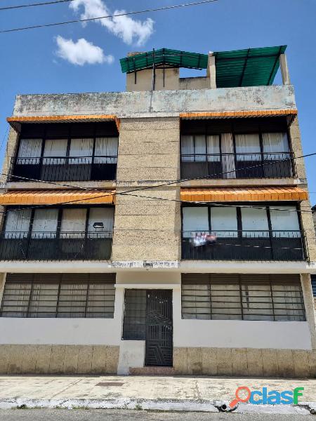 Edificio en Venta en La Urb. La Pastora, a una Cuadra de La