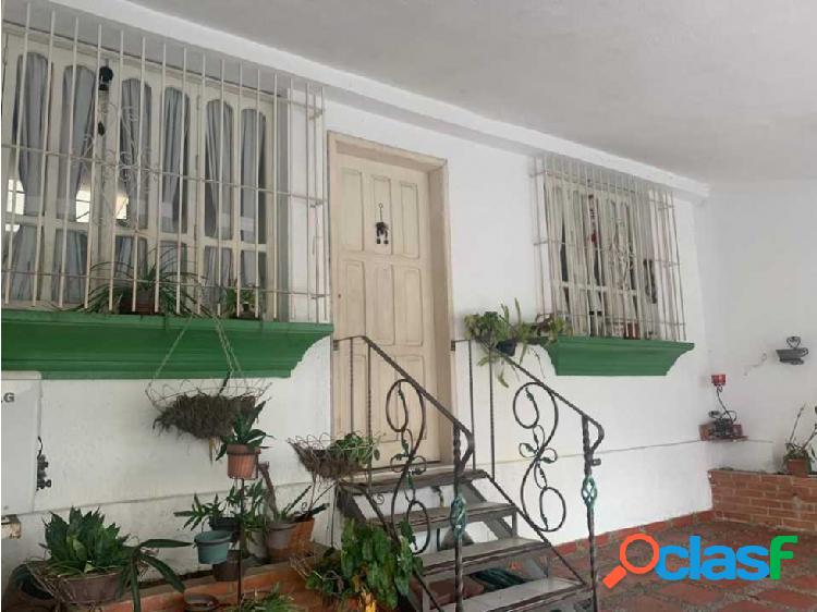 En Venta Apartoquinta Semimoblado Urb. Trigal Norte. Calle