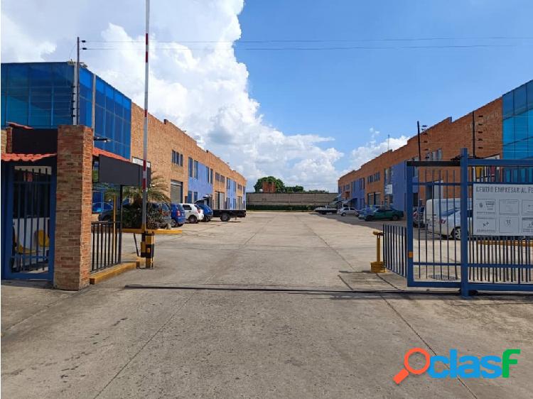 En Venta Excelente Galpón Industrial en Zona Industrial