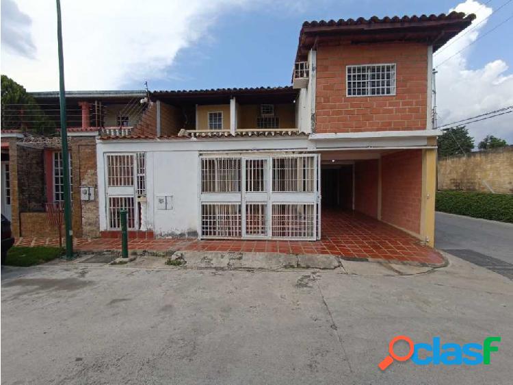 En Venta casa con 3 Apartamentos tipo estudio Santa Rita Edo