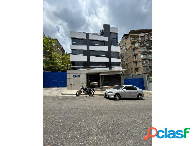 En venta apartamento remodelado en Lomas de Las Mercedes