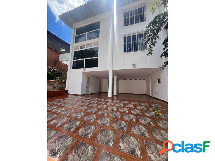 En venta casa 500m2 3H+2S/2B+2S/5P. San Luis.