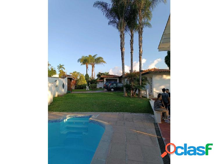 En venta casa quinta en La Lagunita Country Club, avenida