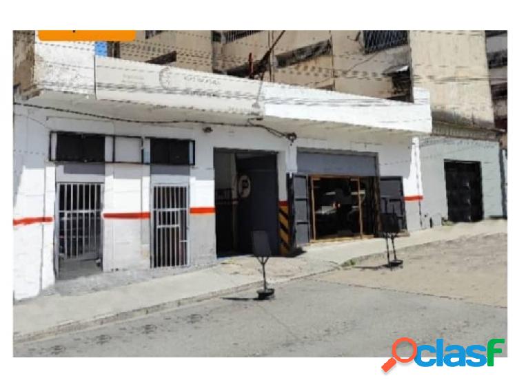 En venta galpón 650m2 Av. Andrés Bello 3669