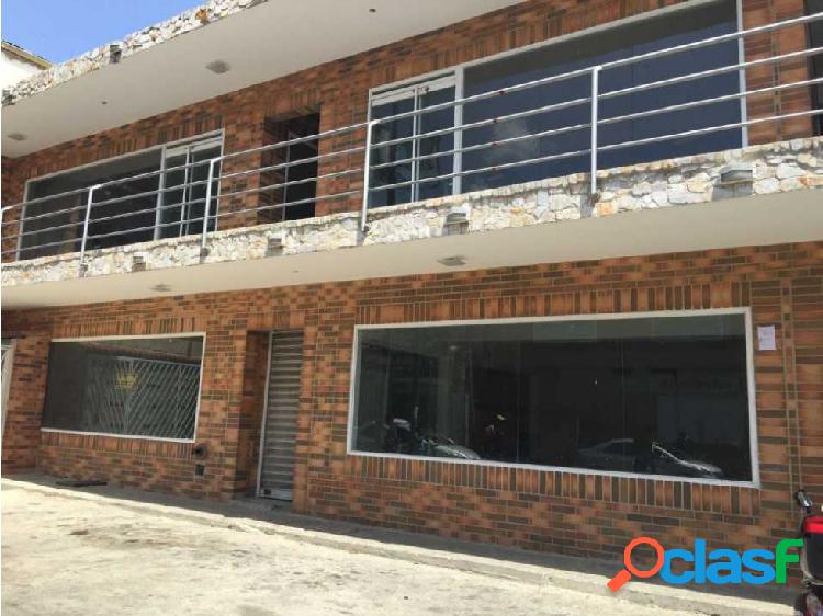 En venta local 70m2 Catia la Mar 8732