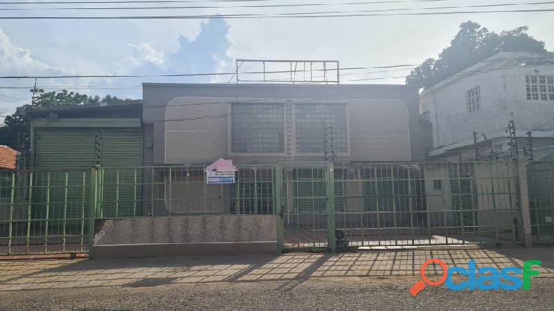 Galpón en Venta Av. Padilla/Remax Millenium