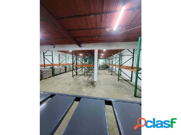 Galpon en venta en catia (uso para local o industrial) 700m2