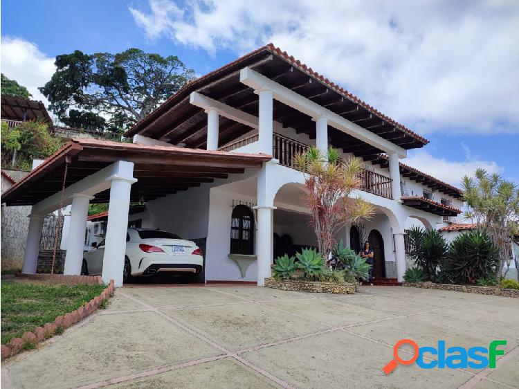 Hermosa Casa Colonial en Prados del Este