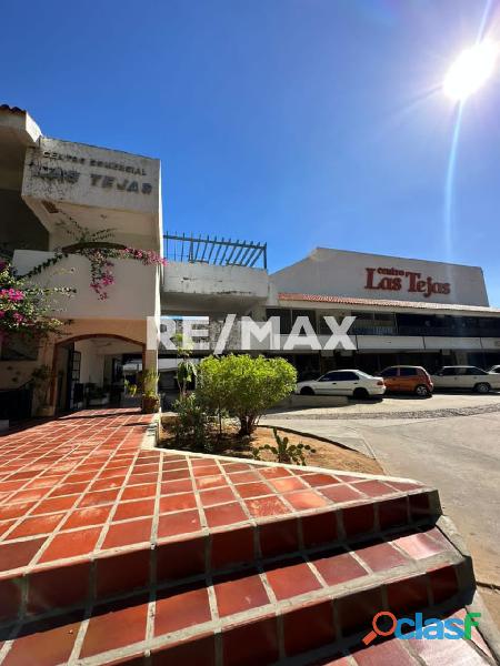 Local Comercial C. C. Las Tejas. Remax Millenium