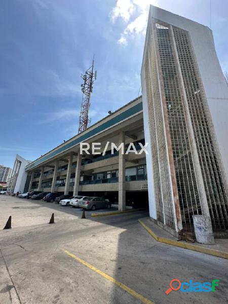 Local Comercial en Alquiler. C.C. Puente Cristal. Remax