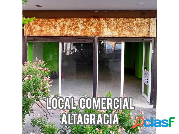 Local Comercial en Venta, 174 m²/2B en Altagracia al lado