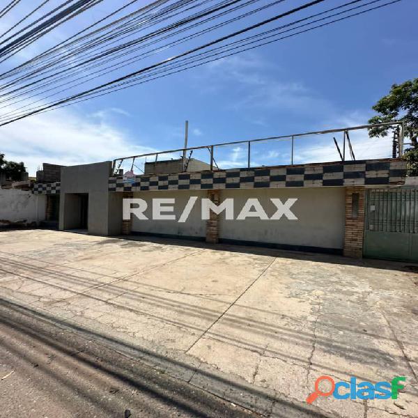 Local Comercial en Venta Urb. El Pilar. Remax Millenium