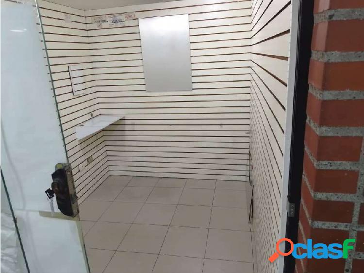 Local en venta o alquiler - C.C Plaza, Av Victoria