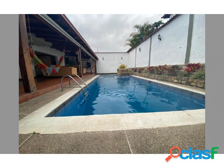 Lomas de La Lagunita Casa con piscina en VentA