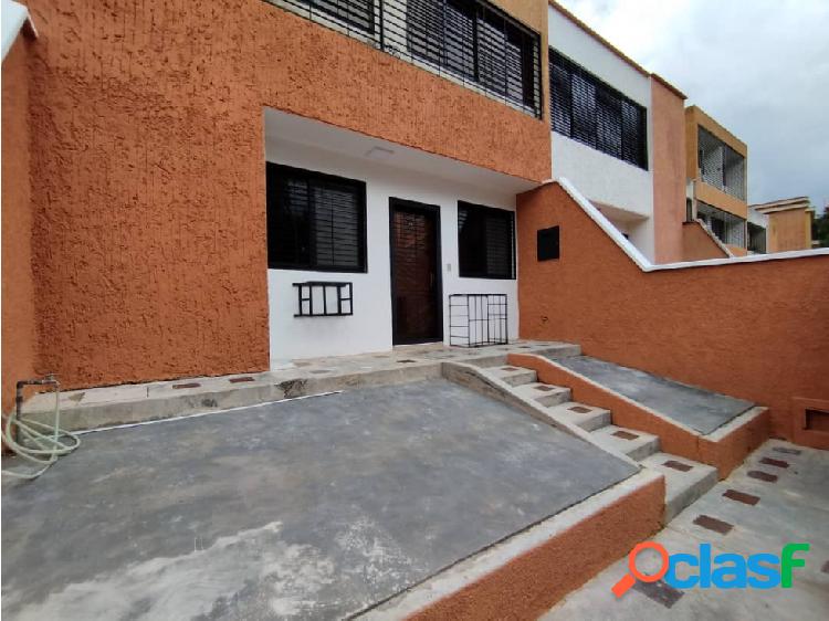 SE VENDE APARTO-QUINTA URB SABANA LARGA 01-49