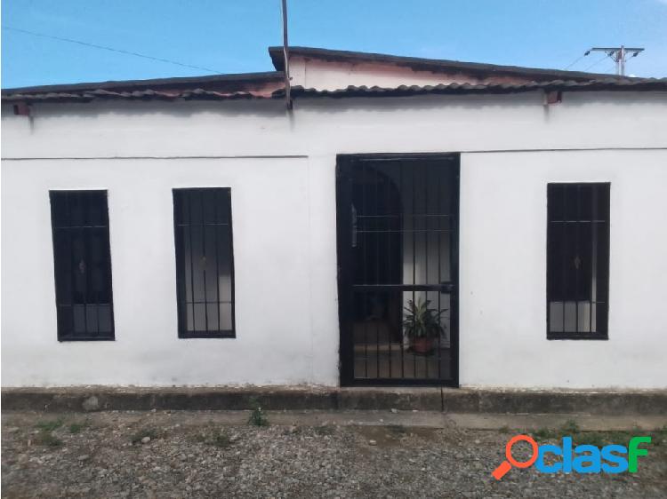 SE VENDE CASA EN EL BARRIO 23 DE ENERO VE-08