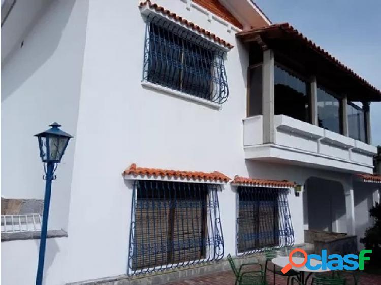 SE VENDE CASA EN LOMAS DE LA TRINIDAD, 495m2 C. 670m2 T, 2