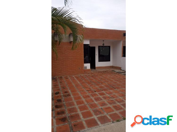 SE VENDE TOWN HOUSE EN SAN DIEGO