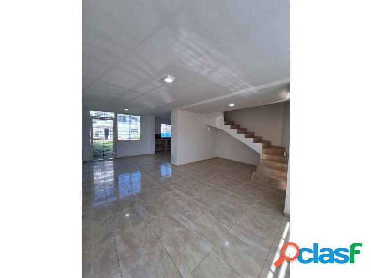 Se Alquila Townhouse 102m2 3h/2b/2p Loma Real Charallave