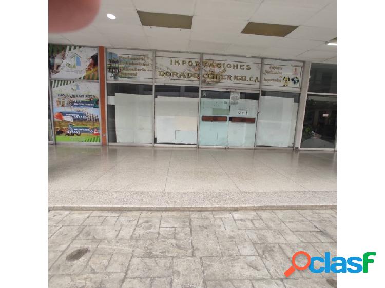 Se Alquila excelente Local Comercial de 77 M2 en los