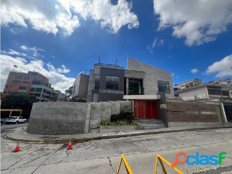 Se Vende Casa 1100 M2 en la Urbanización Santa Eduvigis