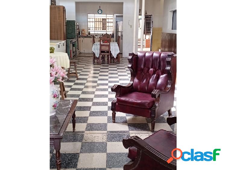 Se Vende Casa 1280m2 5h/3b/10p Av Tricentenaria Charallave