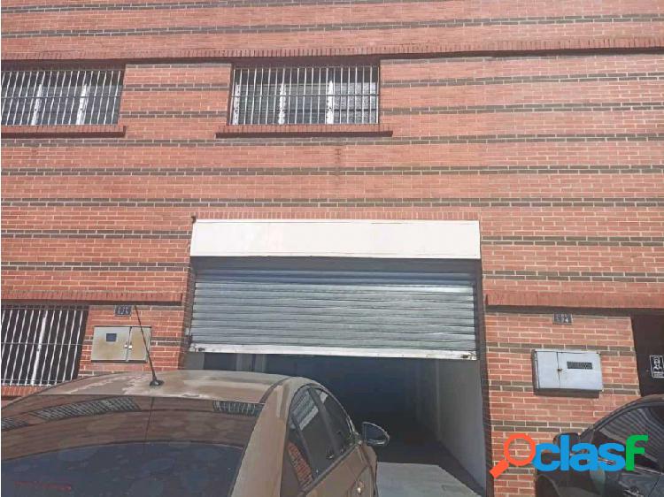 Se alquila Galpón Industrial 1.215m2 Chacao 6533