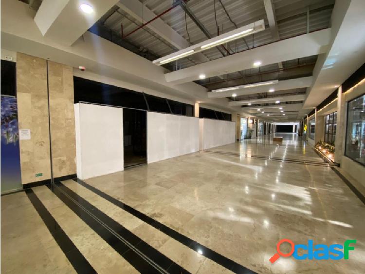 Se alquila local 151.50m2 - Parque Cerro Verde - RG