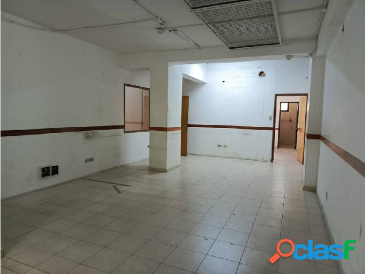 Se alquila local comercial 97m2 El Paraíso 0696