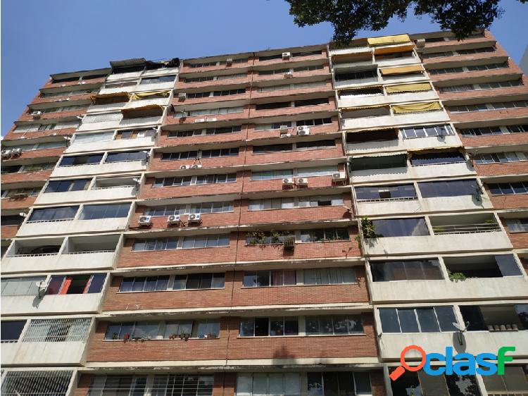 Se ofrece en alquiler Apartamento en Campo Alegre Res.