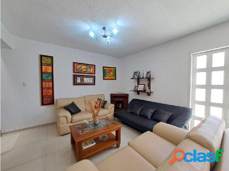 Se vede casa c/anexo 220m2 Piedra Azul 0263