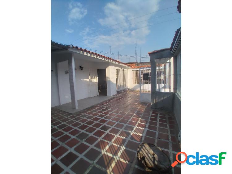 Se vende Casa 200m2 3h/2b/2p Lecumberry Cúa 0799