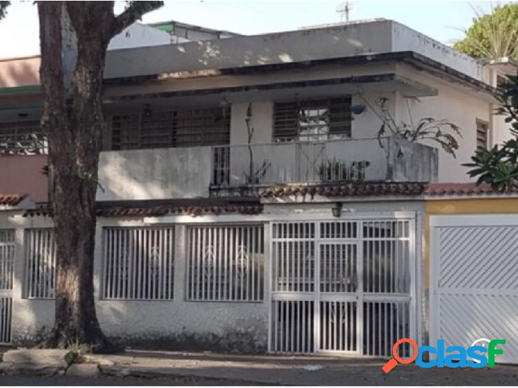 Se vende Casa 268m2. 6H+2S/4B+2S/6P. La California Norte