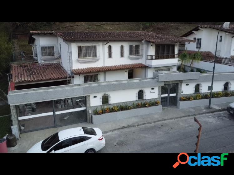 Se vende Casa 460m2. 4H+S/4B+S/3P. Los Naranjos.